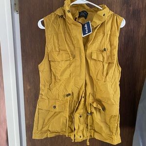 Mustard utility vest